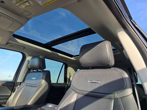 Certified 2025 Ford Expedition Max Platinum image 31