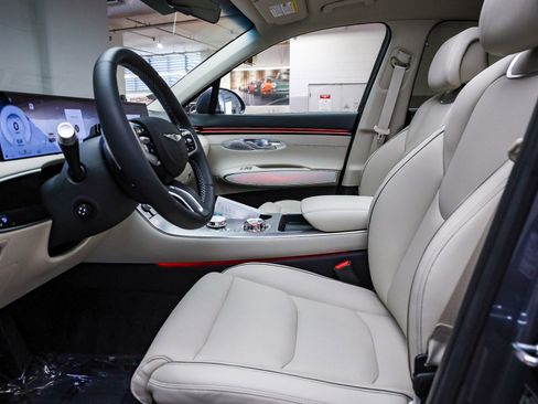 Used 2026 Genesis GV70 2.5T Advanced image 19