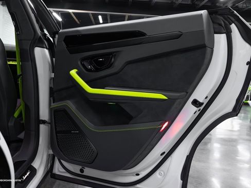 New 2025 Lamborghini Urus SE image 44