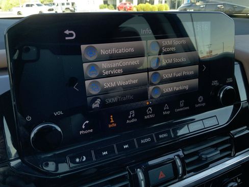 Used 2023 Nissan Pathfinder Platinum image 39