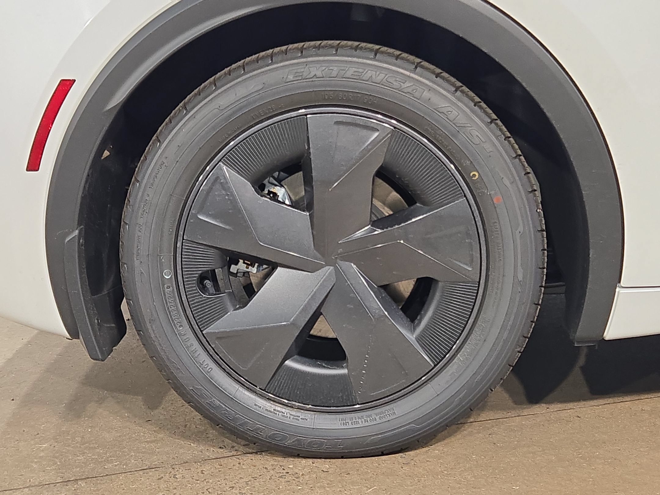 New 2027 Toyota Prius LE FWD image 13