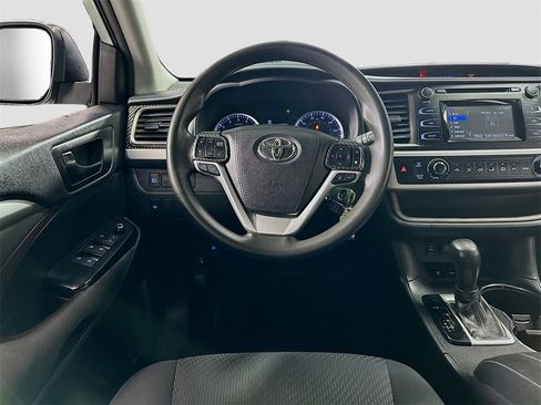 Used 2019 Toyota Highlander LE image 21