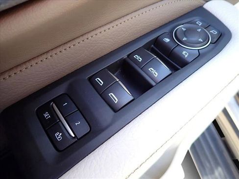 Used 2023 GMC Yukon XL Denali image 18