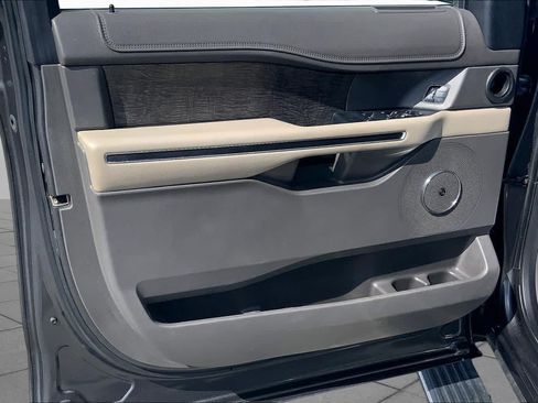 Used 2018 Ford Expedition Limited RWD image 22