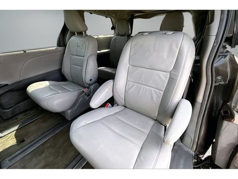 Used 2017 Toyota Sienna XLE w/ XLE Navigation Package AWD/4WD image 22