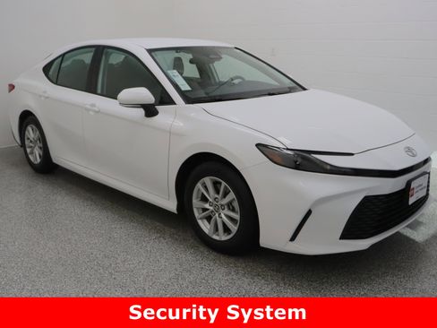 Certified 2025 Toyota Camry LE image 4