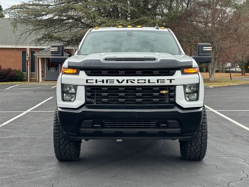 Used 2021 Chevrolet Silverado 2500 Custom w/ Custom Value Package image 3