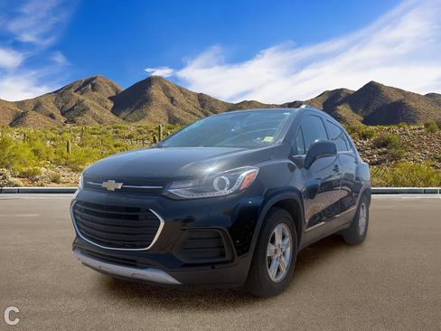 Used 2020 Chevrolet Trax LT FWD image 2