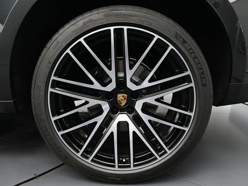 Used 2026 Porsche Macan AWD/4WD image 26