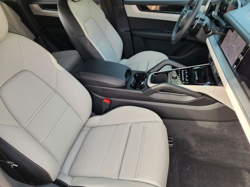 Used 2024 Porsche Cayenne image 13