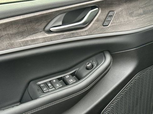 New 2025 Jeep Grand Cherokee L Limited image 12