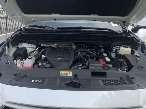 Certified 2026 Toyota Highlander XLE image 16