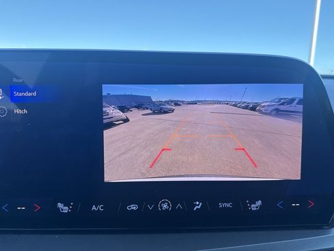 Used 2025 Chevrolet Traverse LT image 42