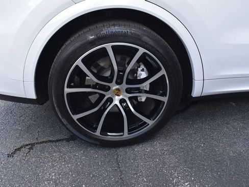 Used 2023 Porsche Cayenne Turbo w/ Premium Package Plus image 53