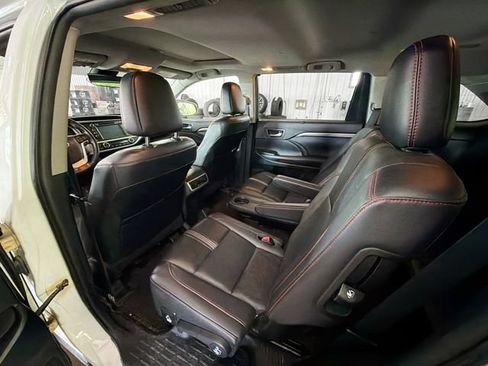 Used 2019 Toyota Highlander XLE AWD/4WD image 8