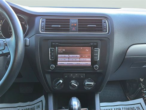 Used 2015 Volkswagen Jetta SE image 19