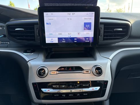 Certified 2022 Ford Explorer XLT w/ Class IV Trailer Tow Package AWD/4WD image 26