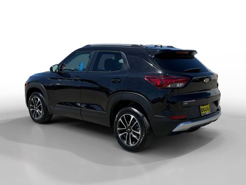 Used 2025 Chevrolet TrailBlazer LT AWD/4WD image 3