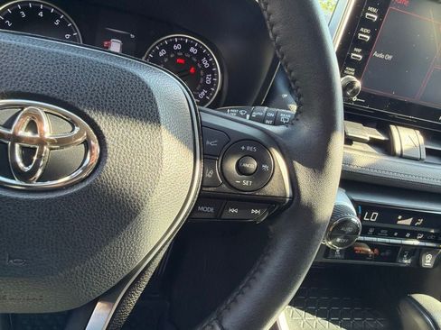 Used 2020 Toyota RAV4 XLE w/ Convenience Package AWD/4WD image 19