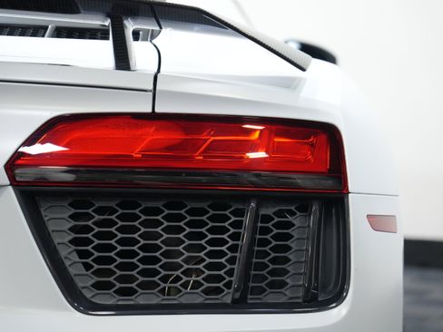 Used 2018 Audi R8 V10 plus image 17