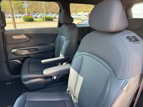 New 2027 Kia Telluride S image 21