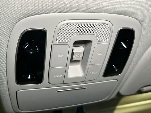 Used 2018 Kia Soul EV + w/ Sun & Fun Package image 32