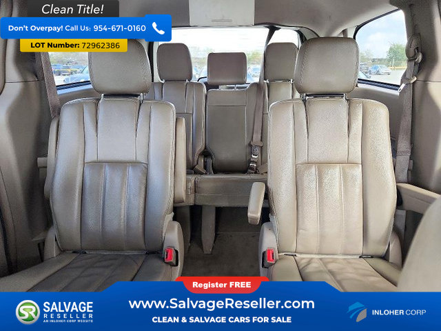 Used 2014 Chrysler Town & Country Touring FWD image 13