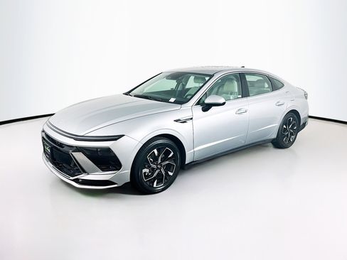 Used 2025 Hyundai Sonata SEL FWD image 3