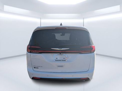 New 2026 Chrysler Pacifica Select FWD image 4