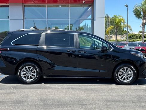Certified 2026 Toyota Sienna LE FWD image 3