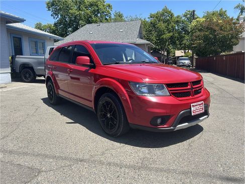 Used 2019 Dodge Journey GT image 1