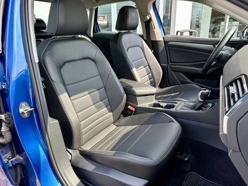 Used 2024 Volkswagen Jetta SE w/ Panoramic Sunroof Package FWD image 20