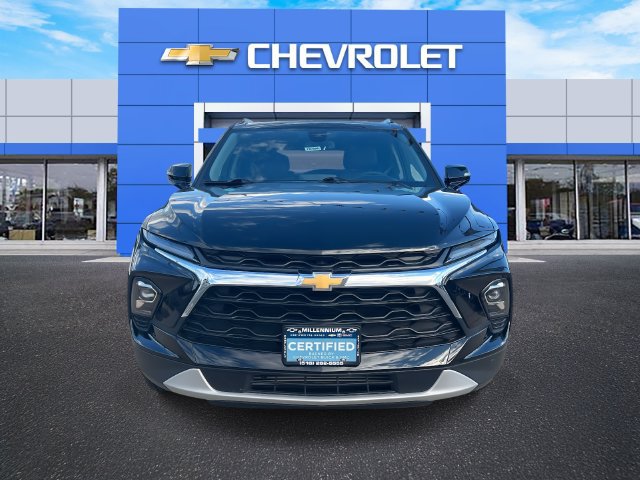 Used 2025 Chevrolet Blazer LT FWD image 2