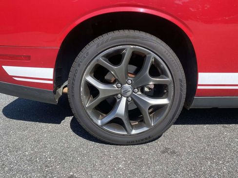 Used 2017 Dodge Challenger SXT RWD image 9
