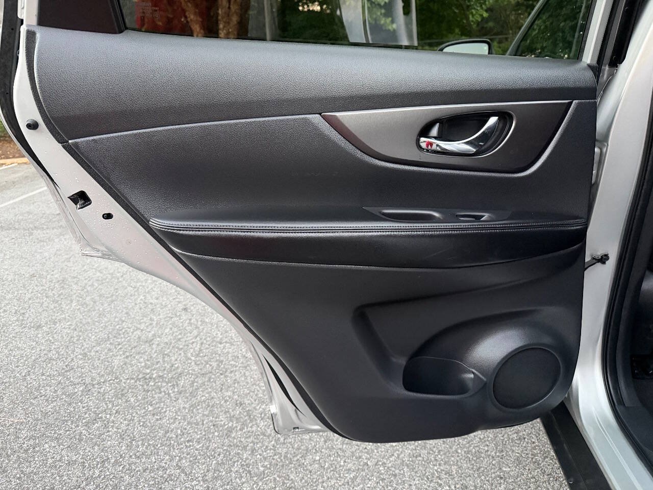 Used 2015 Nissan Rogue SV AWD/4WD image 12
