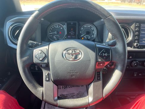Used 2020 Toyota Tacoma TRD Sport image 19