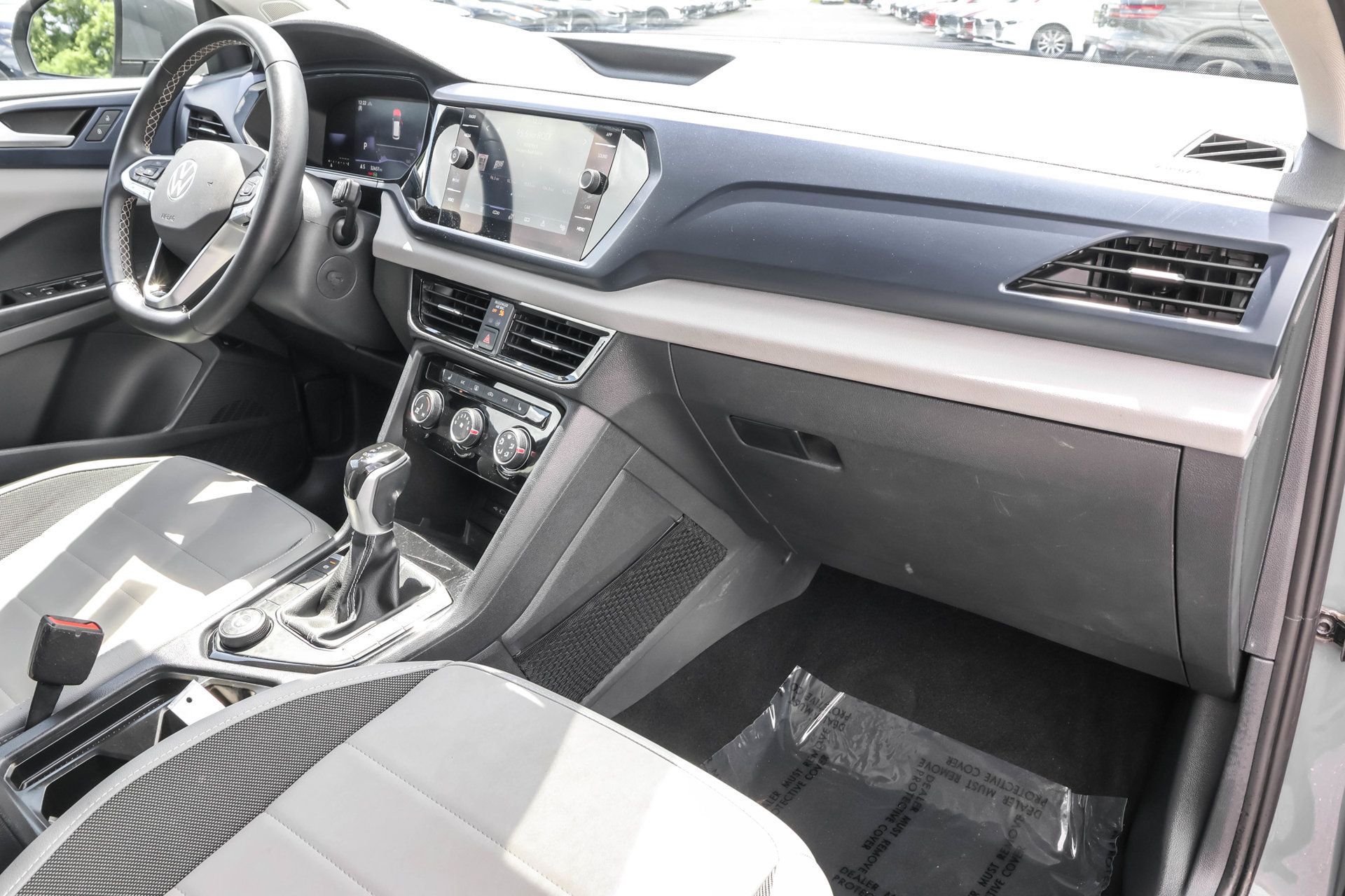 Used 2023 Volkswagen Taos SE AWD/4WD image 44