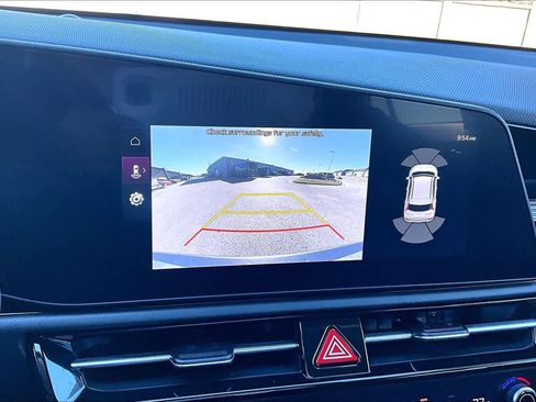 Used 2023 Kia Niro SX image 26