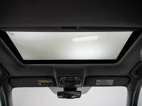 Used 2019 Toyota Highlander XLE AWD/4WD image 20
