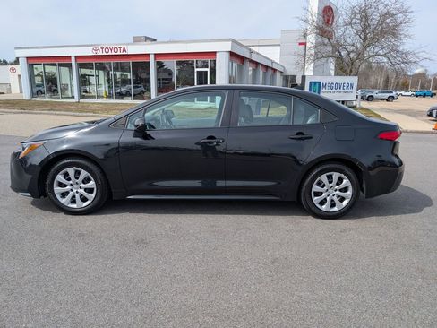 Used 2021 Toyota Corolla LE image 2