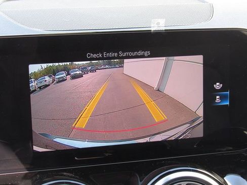 Used 2023 Mercedes-Benz GLB 250 4MATIC image 33