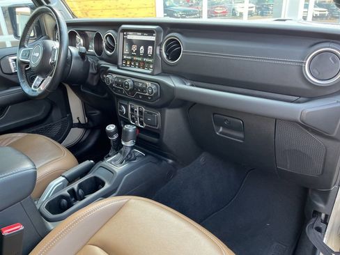 Used 2022 Jeep Wrangler Unlimited Sahara w/ Cold Weather Group AWD/4WD image 2