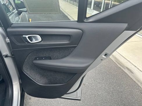 Used 2025 Volvo XC40 B5 Core AWD/4WD image 12