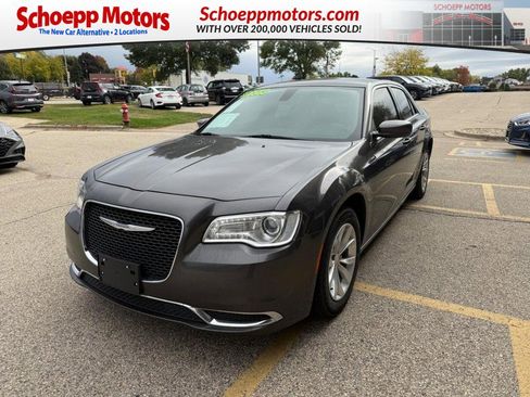 Used 2016 Chrysler 300 Limited image 1