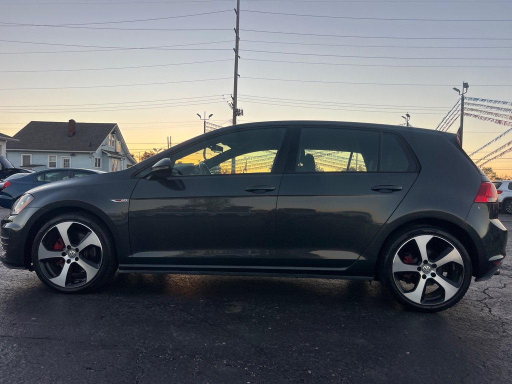 Used 2017 Volkswagen Golf 4-Door FWD image 4