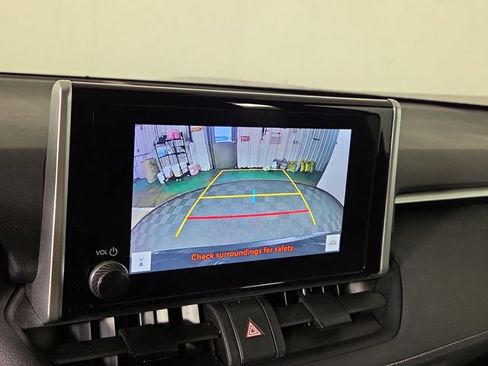 Used 2025 Toyota RAV4 XLE AWD/4WD image 18