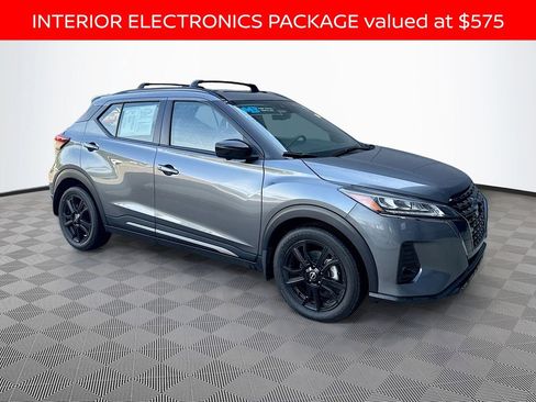 Used 2024 Nissan Kicks SR w/ SR Premium Package FWD image 3