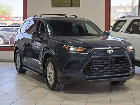 Certified 2025 Toyota Grand Highlander XLE image 3