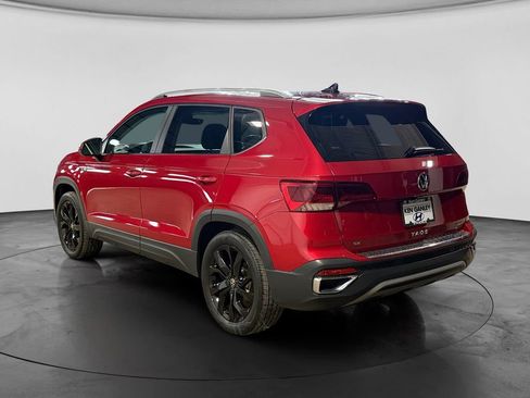 Used 2023 Volkswagen Taos SE w/ Black Wheel Package image 6