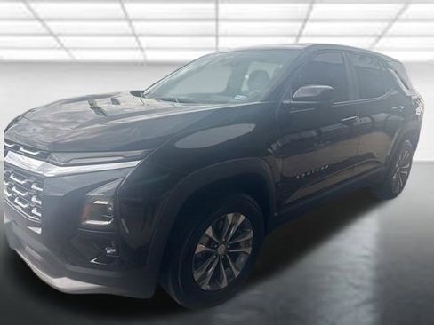 Used 2025 Chevrolet Equinox LT w/ Safety and Technology Package FWD image 3